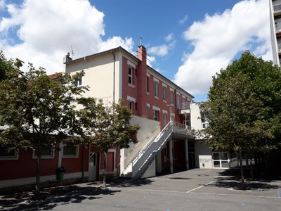 B courtyard and old building 20200702 142333